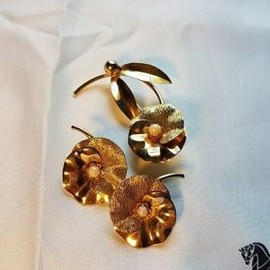 VINTAGE DESIGN EARRINGS AND BROOCH